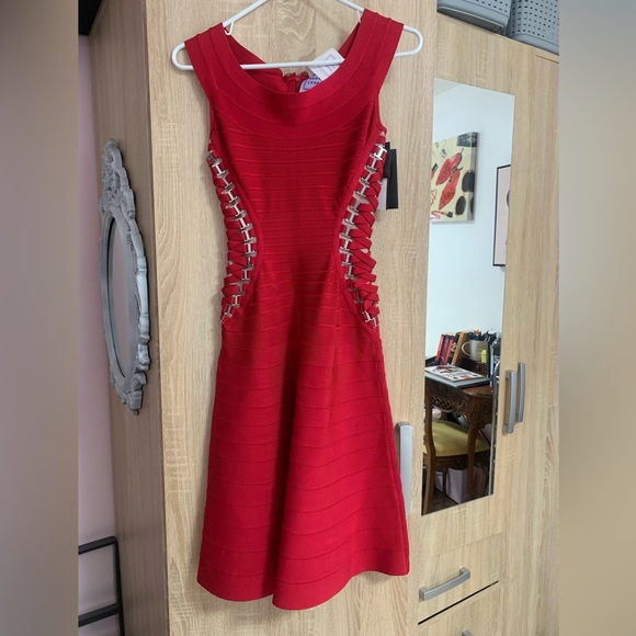 Herve Leger lipstick red colour XSmall. - Picture 7 of 11